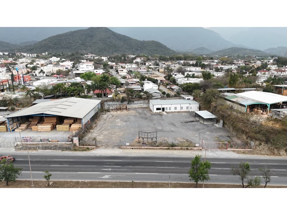 Terreno Comercial en Renta - Carretera Nacional - Santiago - 1
