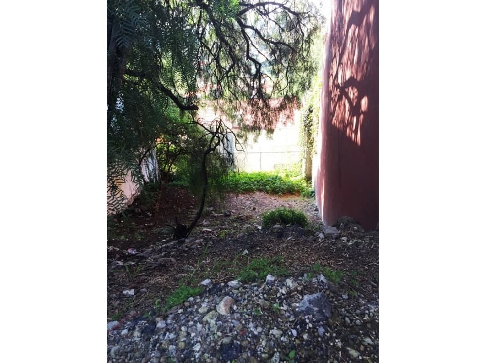 Terreno en forma descendente en Brisas - 1