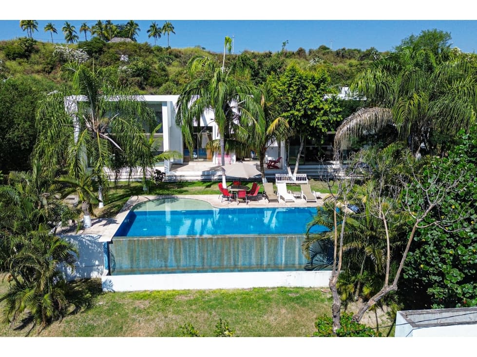 Casa de Ensueño en Tequesquitengo con Vista al Lago 1,800 m² - 1