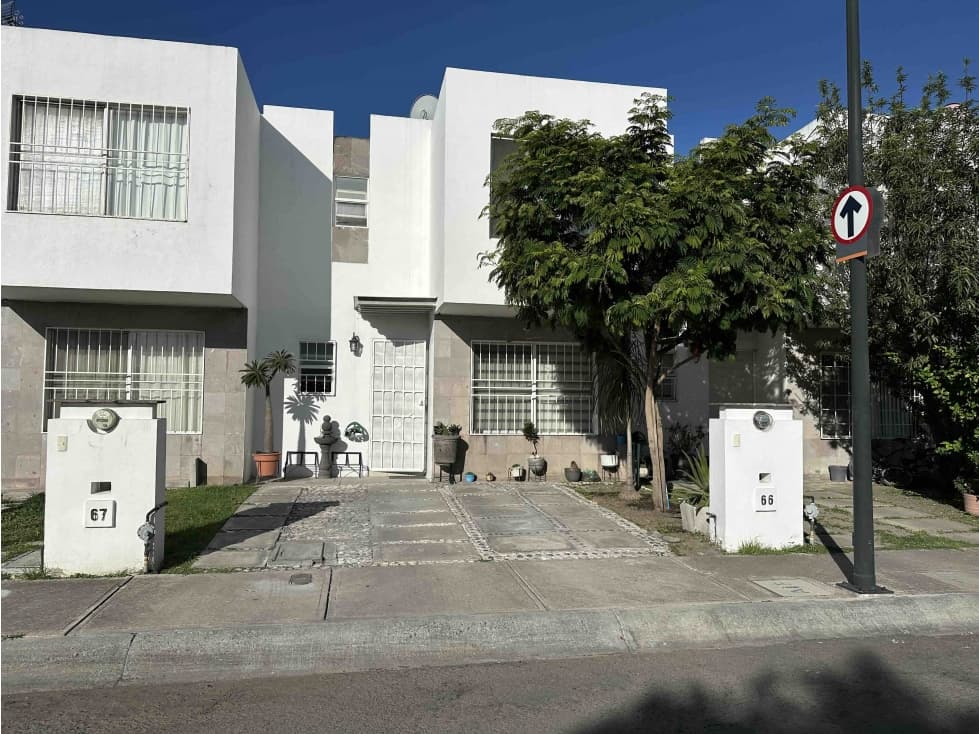 VENTA CASA FRENTE AREA VERDE 4 RECAMARAS PASEOS DEL BOSQUE QUERETARO - 1