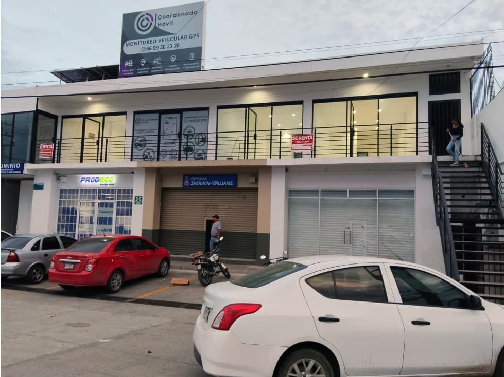 Local en renta con estacionamiento en Av. Rafael Buelna - 1