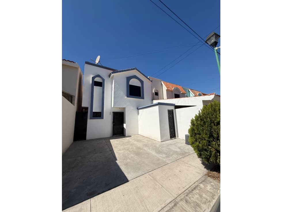 CASA EN RENTA 3 RECS SIN MUEBLES EN FRACC. ISLA RESIDENCIAL - 1
