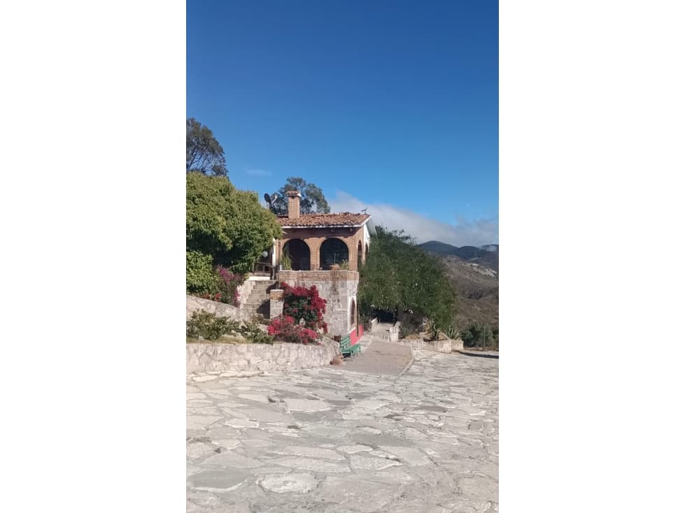 TERRENO EN VENTA CON HOTEL EN OPERACIÓN - 1