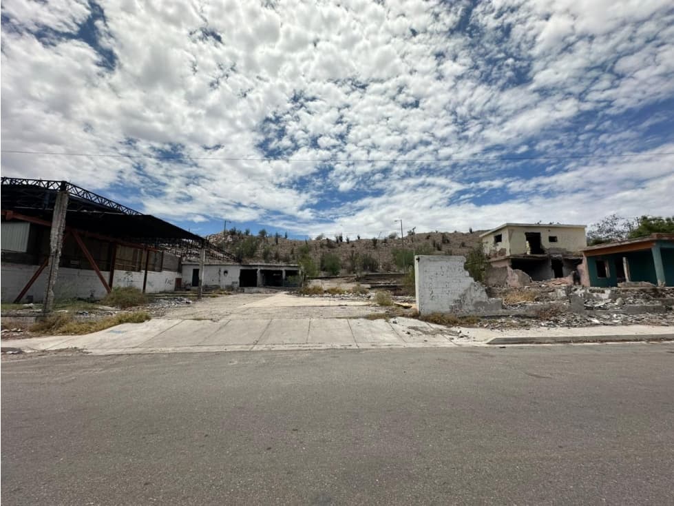 TERRENO EN VENTA COL. LA METALERA - 1