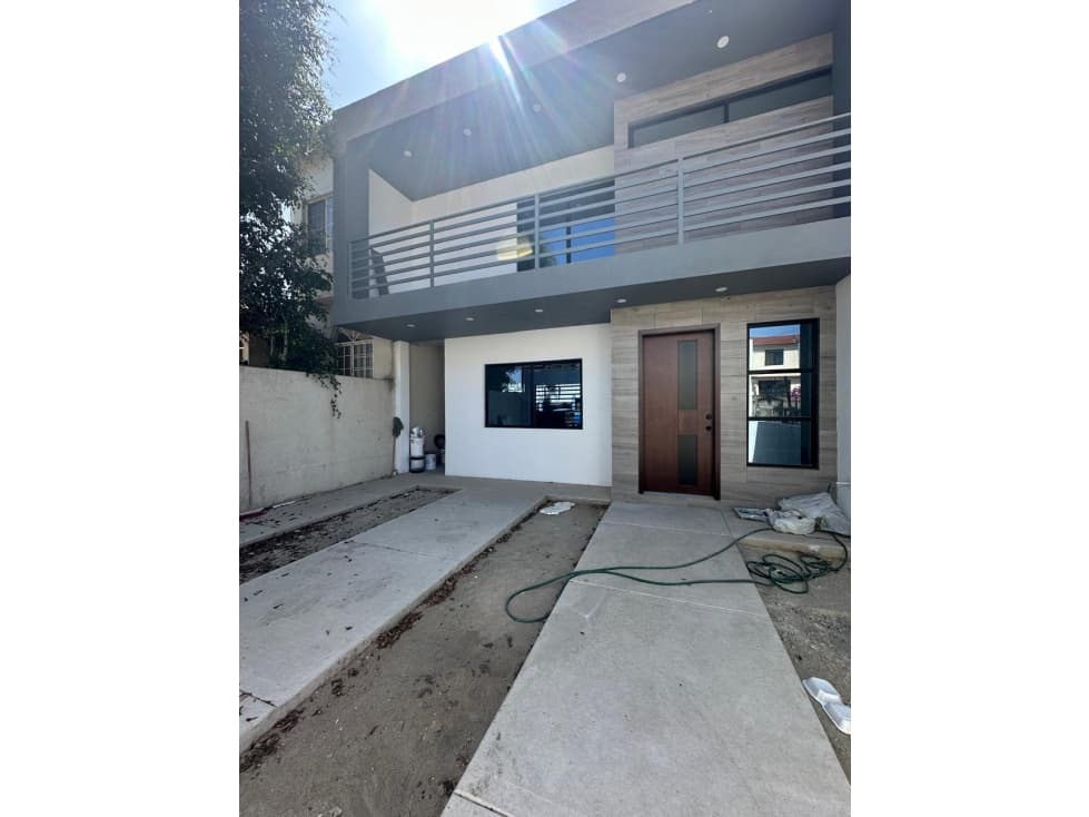 VENTA AMPLIA CASA AL FINAL AV. REFORMA BOSQUE DE LOS OLIVOS ENSENADA - 1