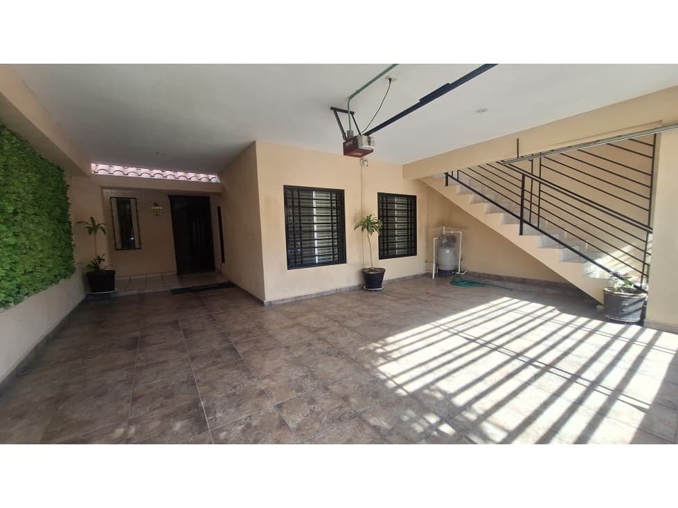 Casa en Renta AMUEBLADA en Centenario Lux - 1