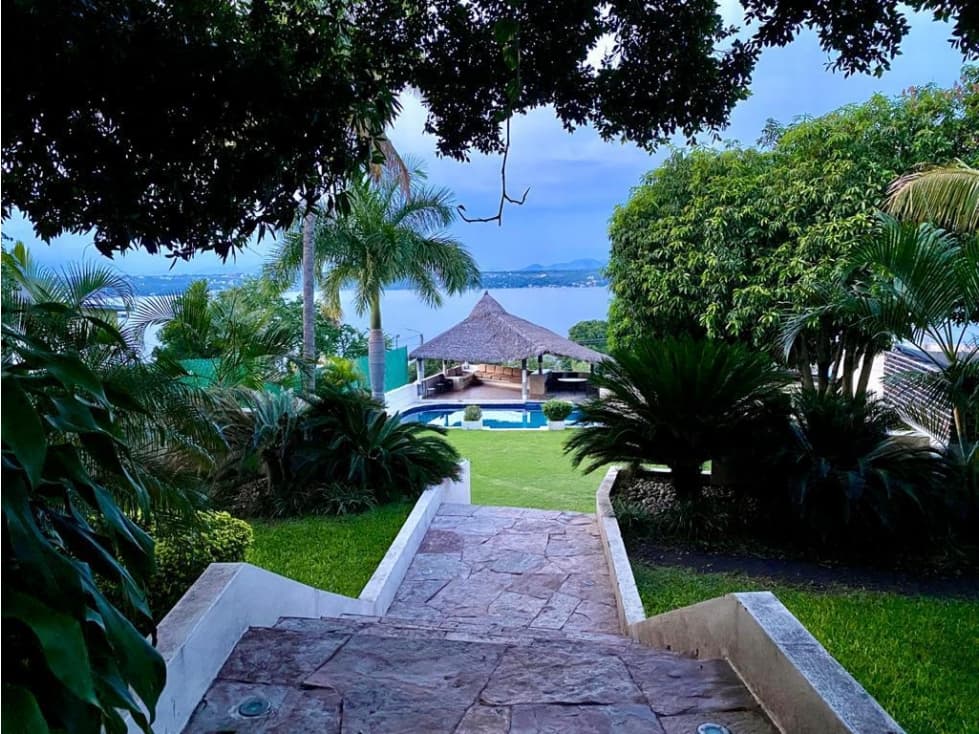 CASA EN VENTA CON VISTA AL LAGO "SOTO" - 1