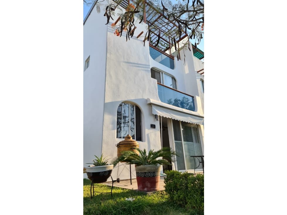 CASA EN CONDOMINIO EN VENTA A ORILLA DEL LAGO "ANDY" - 1