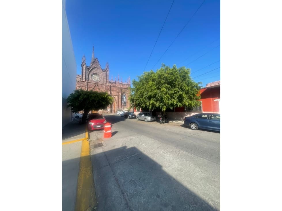 CASA COMERCIAL A MEDIA CUADRA DEL SANTUARIO GUADALUPANO - 1