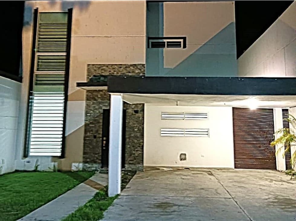 Inversión Estratégica: Casa de 226m² en Canterias, Cd. del Carmen - 1