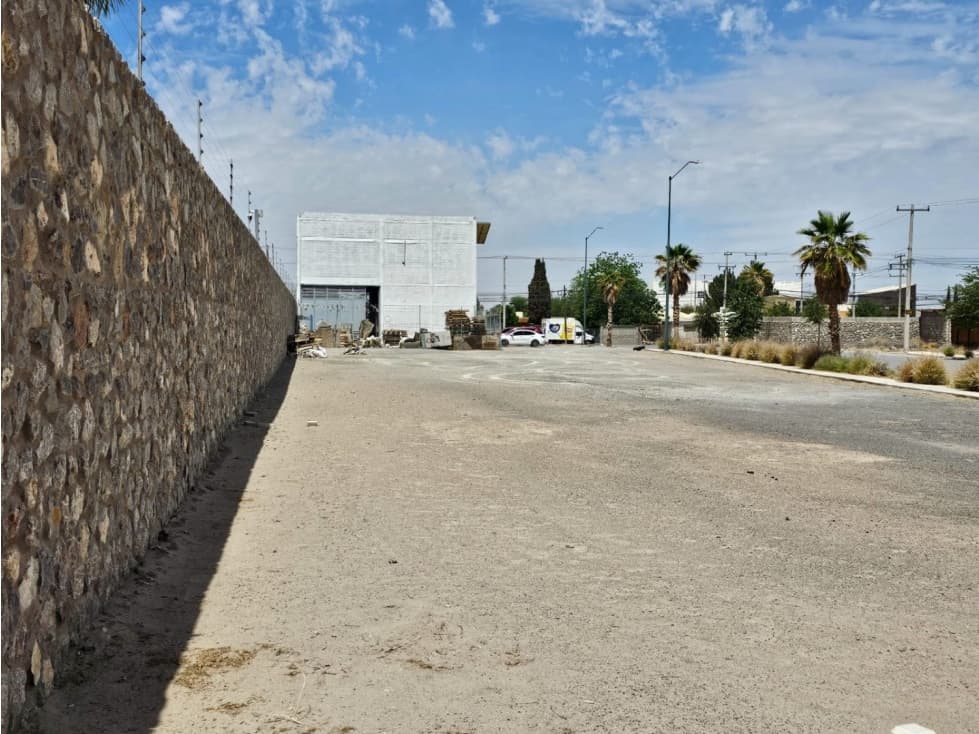 Terreno Comercial en Renta, 1000 m² a una cuadra de Ejercito Nacional - 1