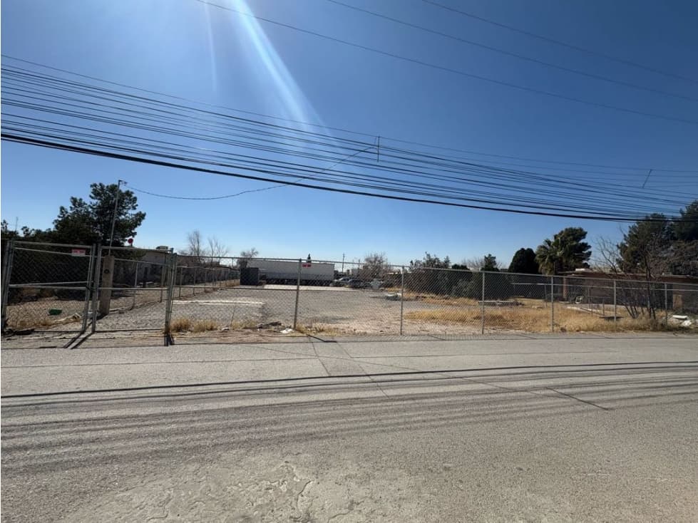 Terreno con malla a metros de la Avenida Tecnologico. Juárez Chih. - 1