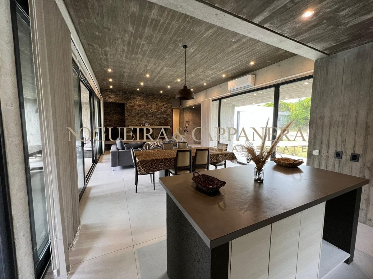 Casa en venta en Costa Esmeralda en Residencial II - 1