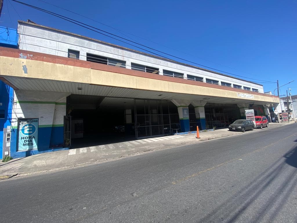 VENTA- Terreno - Caseros- USO INDUSTRIAL- DOS PISOS- OFICINA - 1