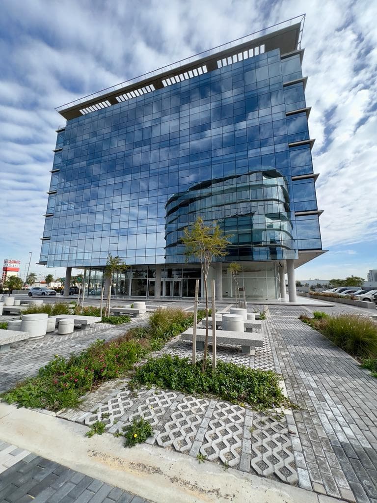 Oficina En Alquiler One Plaza 143 m2 5 cocheras Dólar Oficial - 1