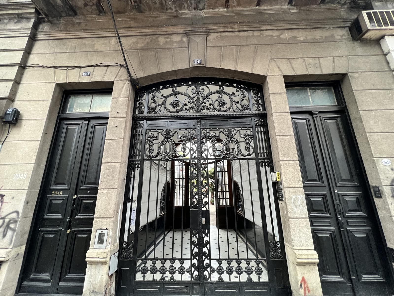VENDO Casa INTERNA en Parque España - 1