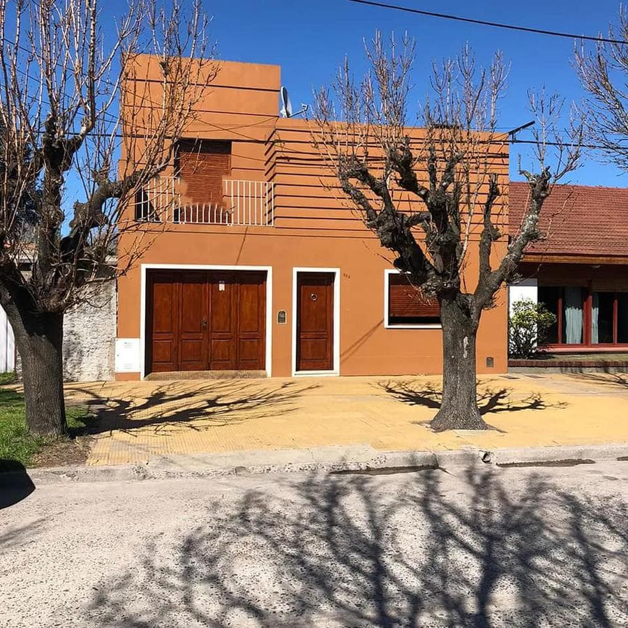 Casa en venta - 3 dormitorios 2 baños - 463mts2 - General Alvear - 1