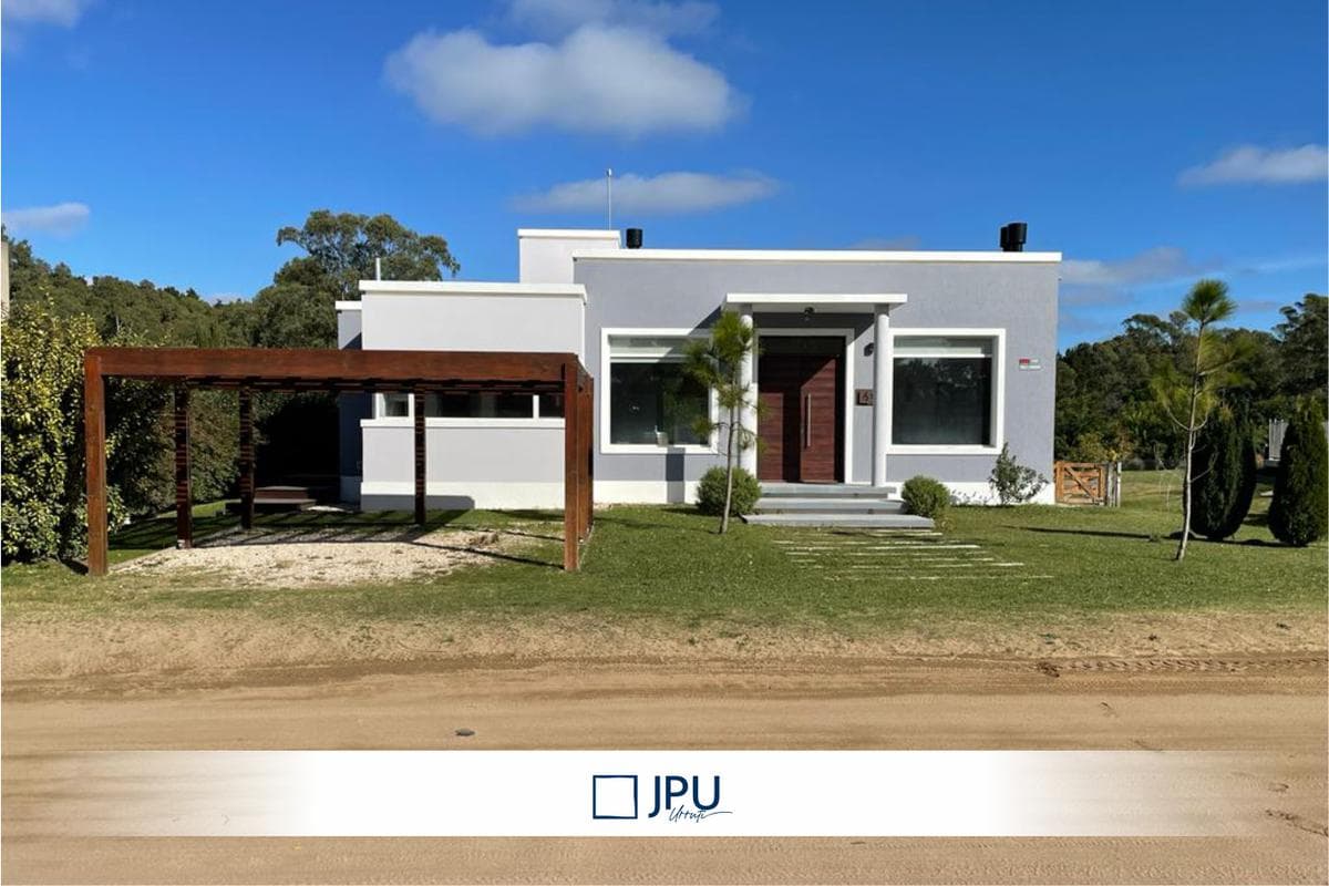 Casa en Venta Costa Esmeralda Golf , en una planta con pileta. - 1
