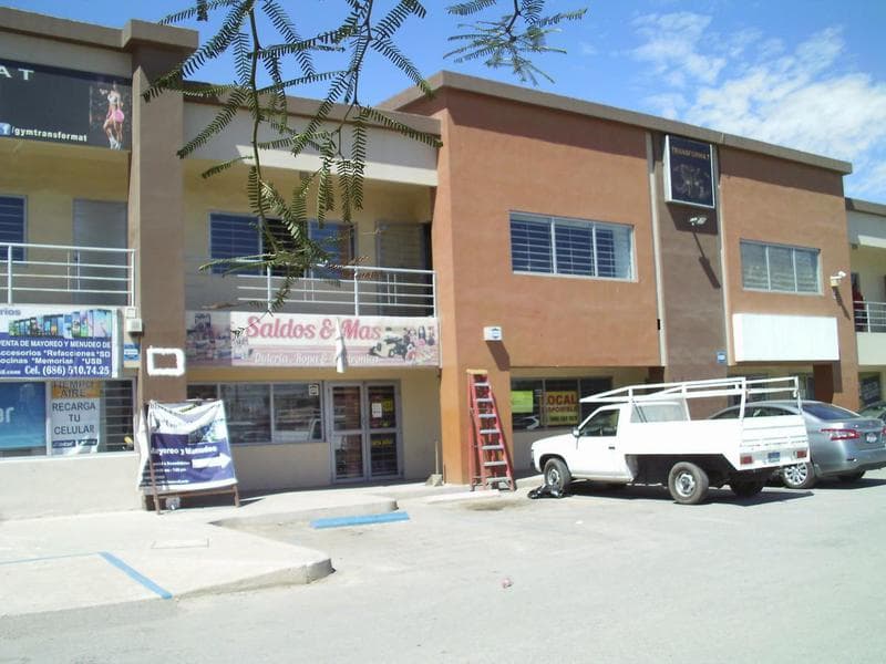 Oportunidad de renta local en avenida principal a un súper precio - 1