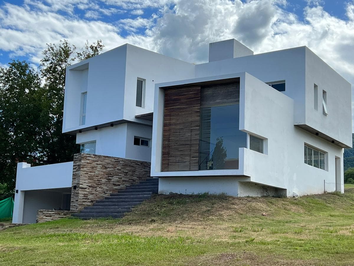 Casa Moderna en Venta Country las Yungas - 1