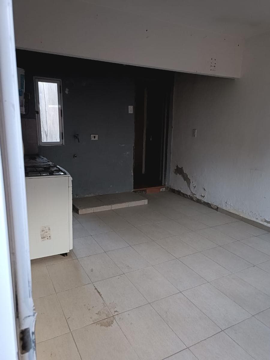 VENTA CASA INTERNA DOS DORMITORIOS - CENTRO, PÉREZ - 1