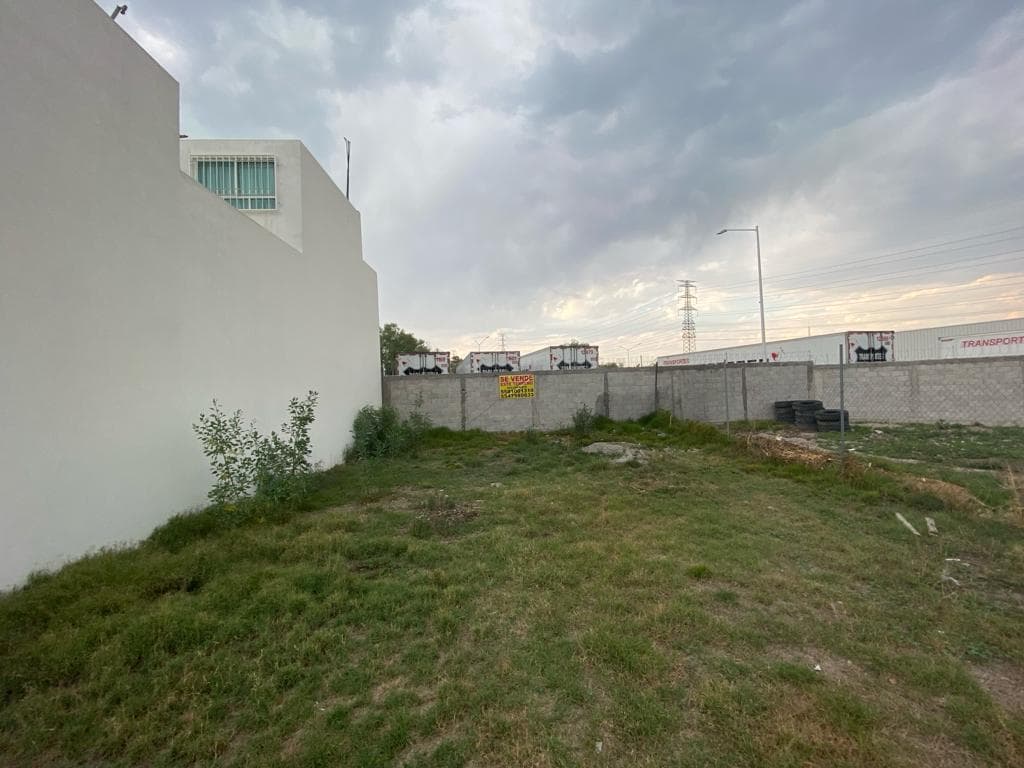 Excelente terreno plano en Tepotzotlán a pasos de la autopista y 2 km del pueblo mágico - 1
