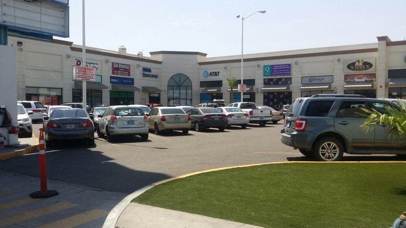Gran oportunidad de rentar local en Plaza Residencias - 1