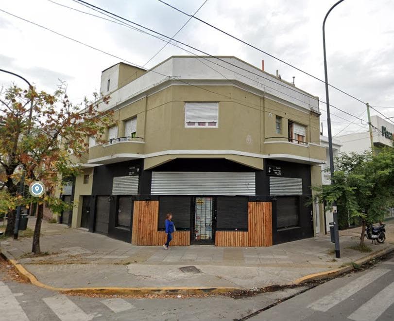 Local con galpón 200m2 - Monte Castro - 1