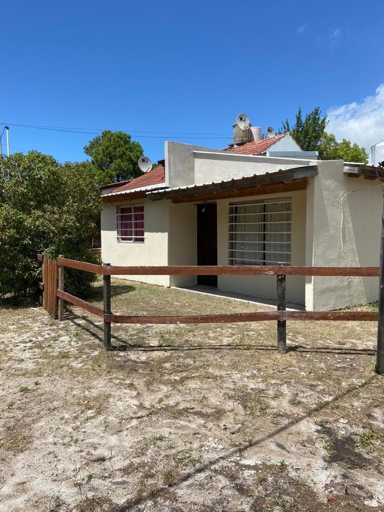 Casa en venta - 2 Dormitorios 1 Baño - 380Mts2 - San Clemente del Tuyú - 1