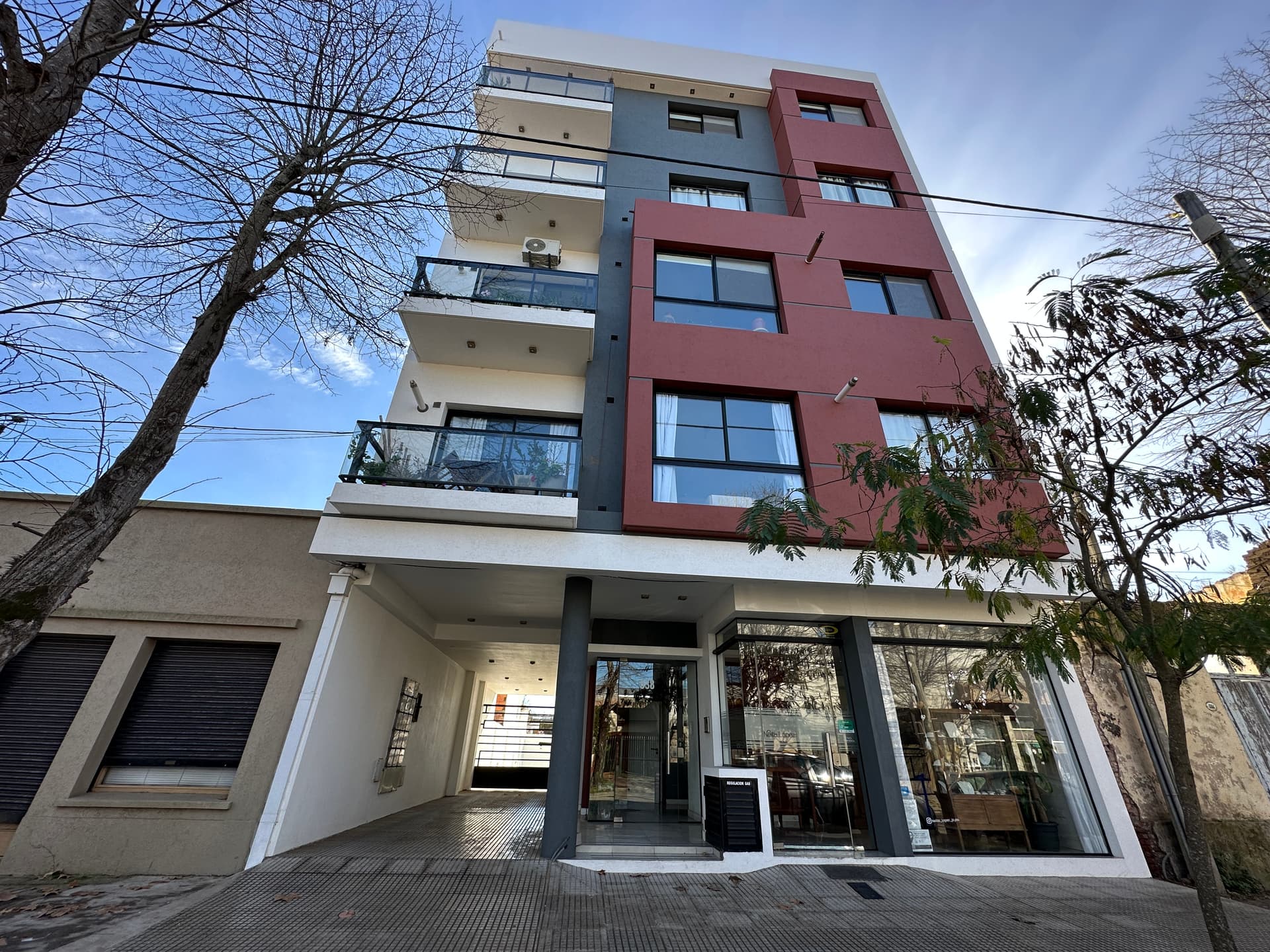 Hermoso Departamento 2 amb. en Madariaga - 1
