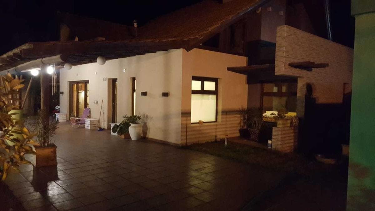Casa quinta en venta - 3 dormitorios 3 baños - 170mts2 - Bolivar - 1
