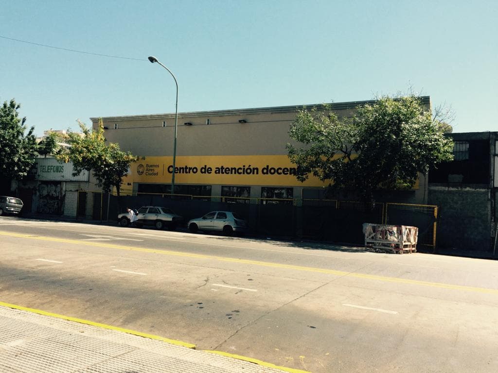 ALQUILER COMERCIAL GRAN LOCAL en CONSTITUCION, IMPECABLE CONDICION - 1