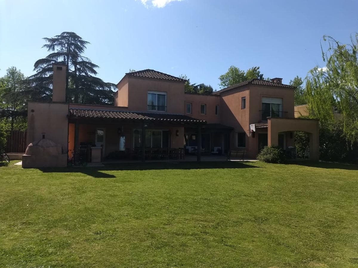 Casa en Alquiler Temporario ENERO 2024 con Año Nuevo- Barrio cerrado El Lago - 1
