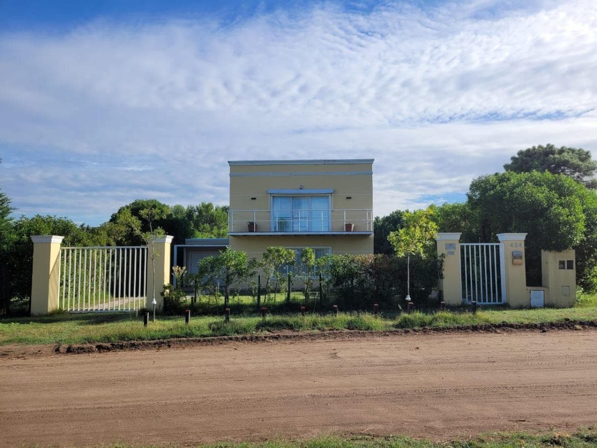 Casa en venta - 2 Dormitorios 2 Baños 2 Cocheras - 748Mts2 - Monte Hermoso - 1
