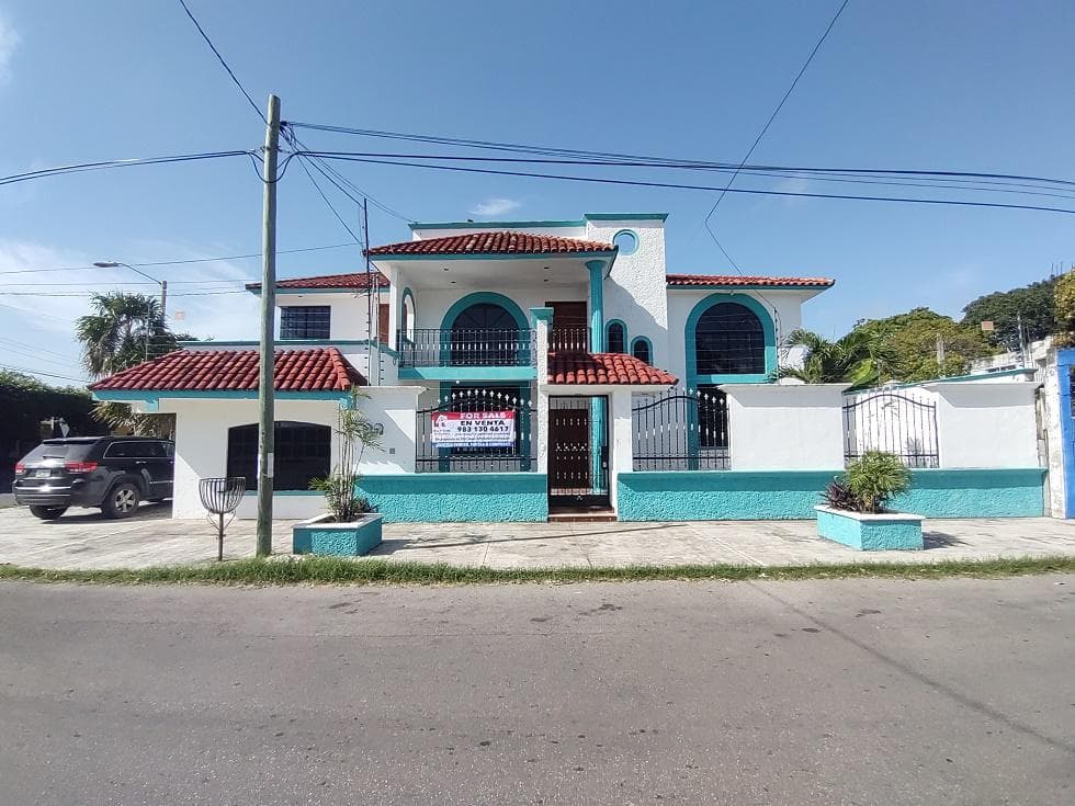 CASA OFICINAS EN RENTA EN CHETUMAL 400 M2 - 1