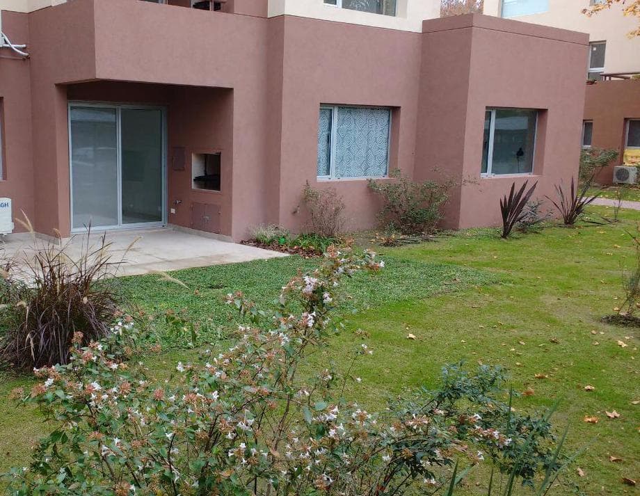 Monoambiente con jardín en venta en Villa del Lago, Pilar - 1