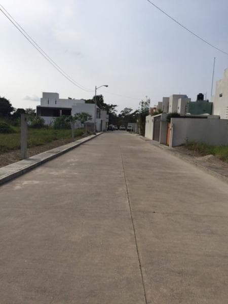 TERRENO EN VENTA - 1
