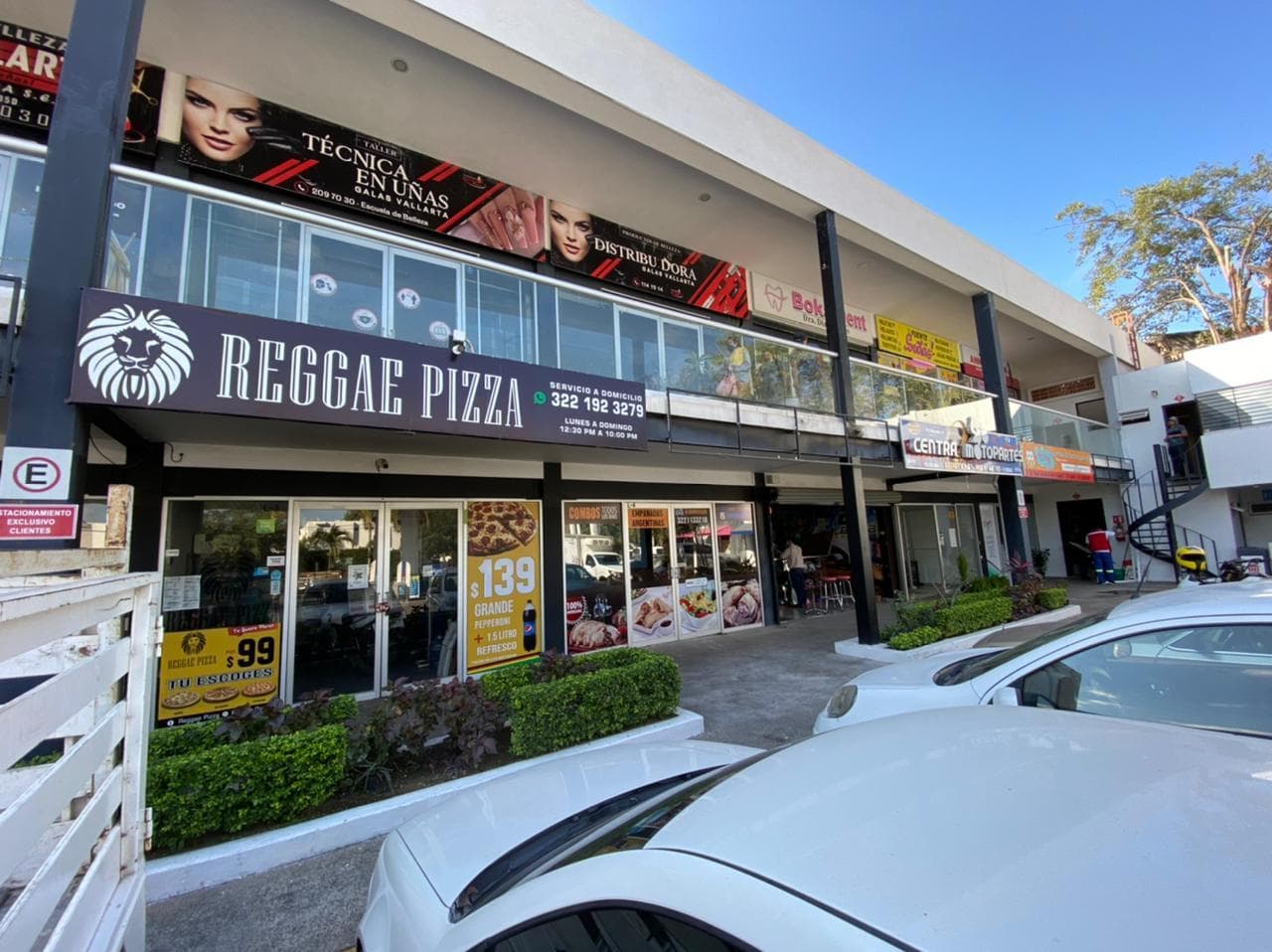 LOCAL COMERCIAL EN RENTA, ENFRENTE DEL FRACCIONAMIENTO LAS MORAS, PUERTO VALLARTA. - 1