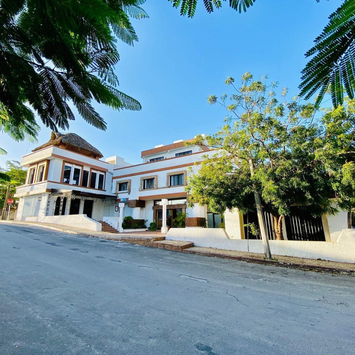 Edificio de departamentos y locales comerciales Turix en venta, Corpus Christi - 1