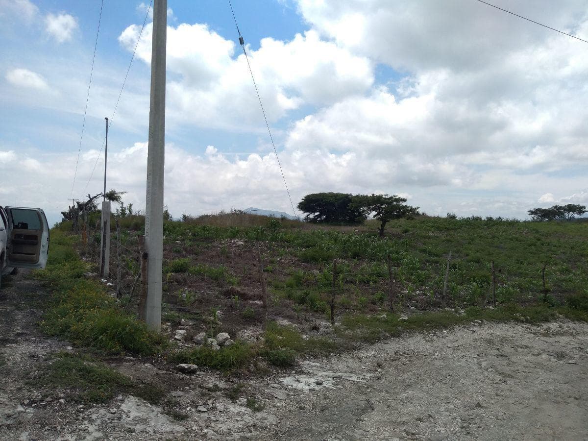 Terreno en VENTA de 3,540.96 m2 atrás de la Universidad del Sureste - 1