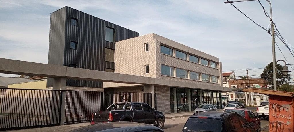 Excelentes Locales y Oficinas a estrenar - El Talar - 1