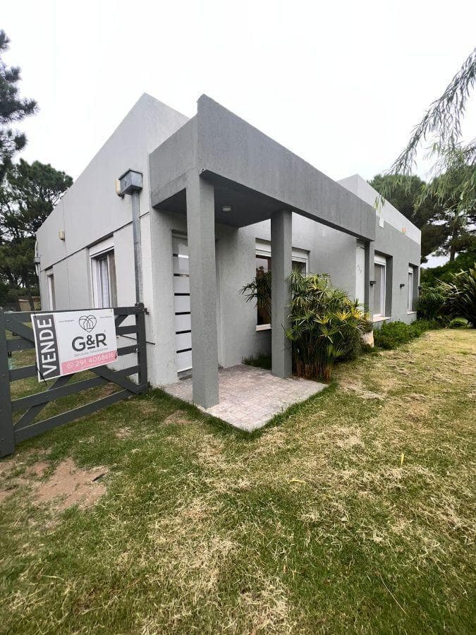 Casa en venta de 3 dormitorios en Monte Hermoso - 1