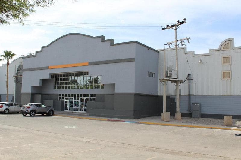 Espacio Industrial Disponible - 12,610 SF - 1