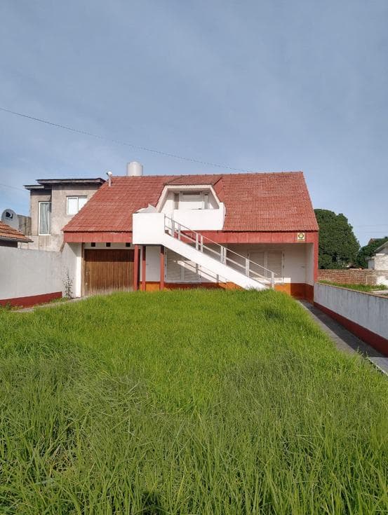 Casa en venta - 2 Dormitorios 2 Baños 1 Cochera - 300Mts2 - Santa Clara del Mar - 1