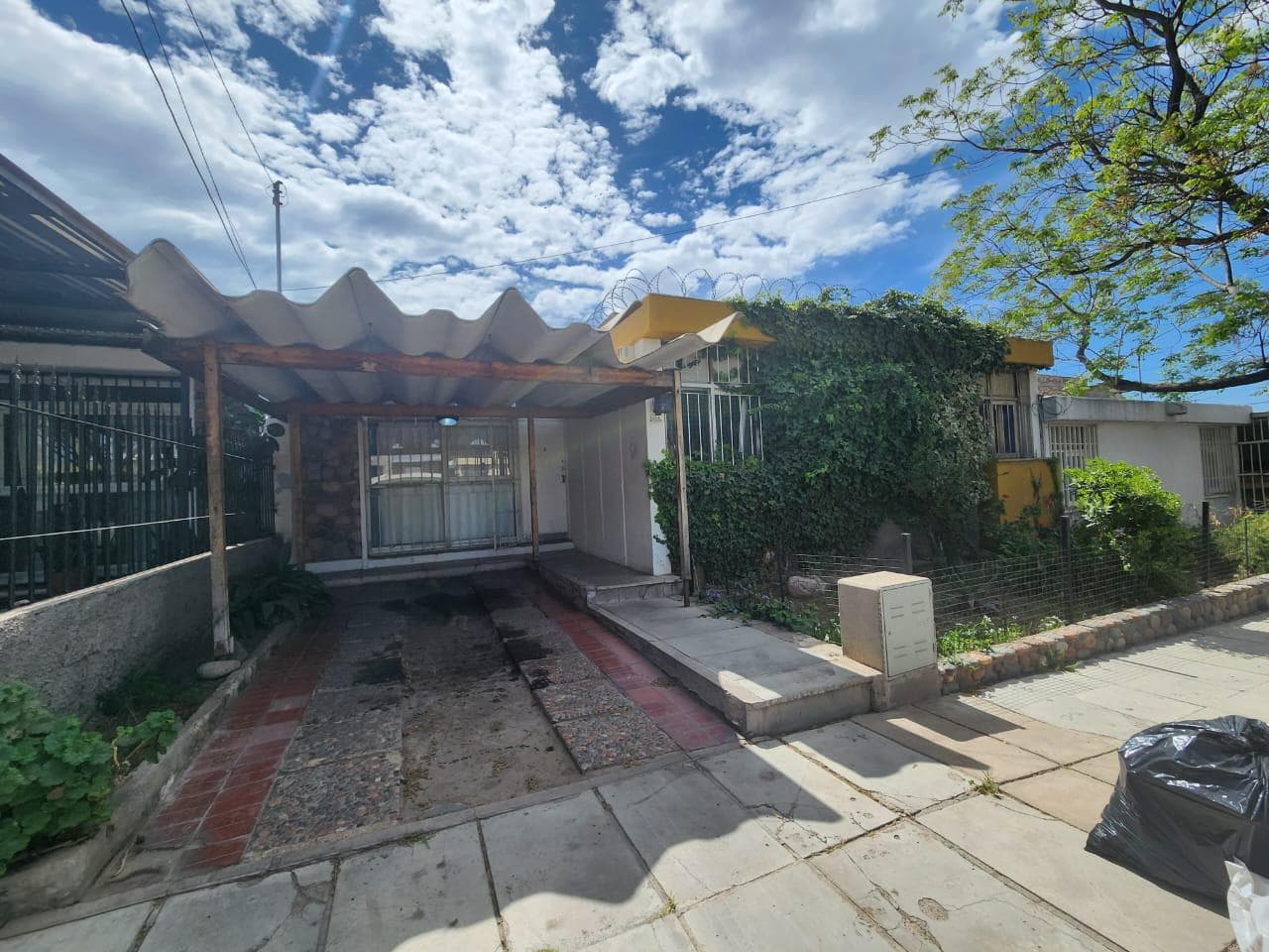 Casa en Godoy Cruz 3 dormitorios y jardín - 1