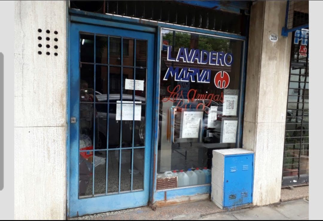 Local en Flores con fondo de comercio - 1