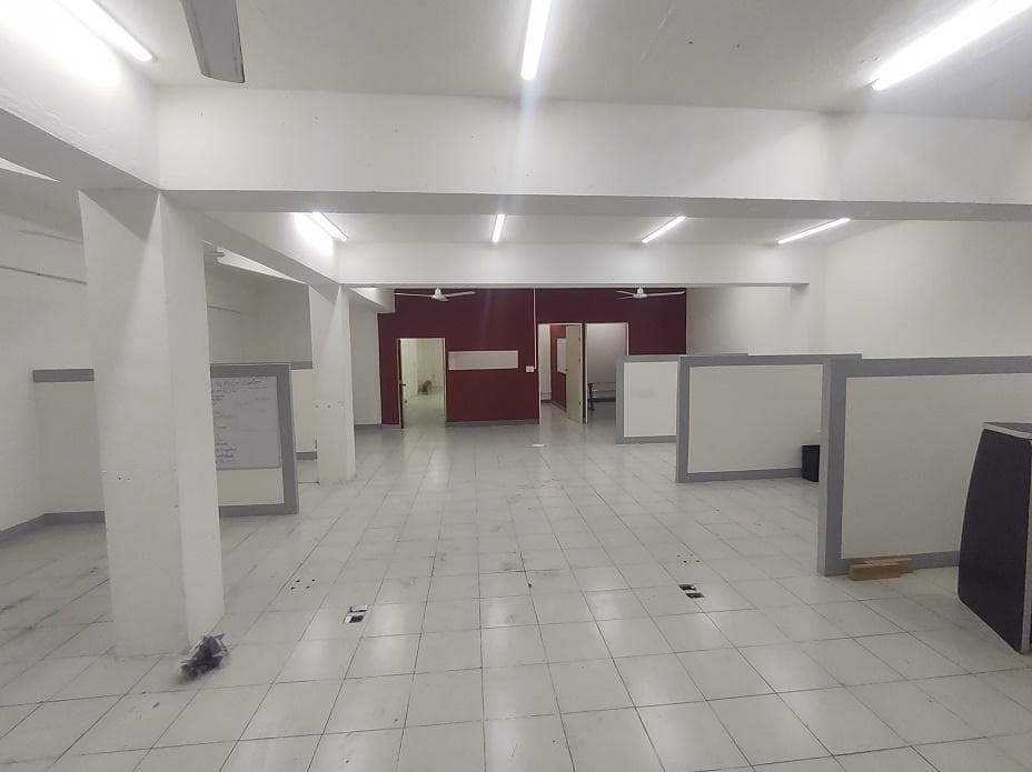 LOCAL OFICINAS EN RENTA EN CHETUMAL 200 M2 - 1