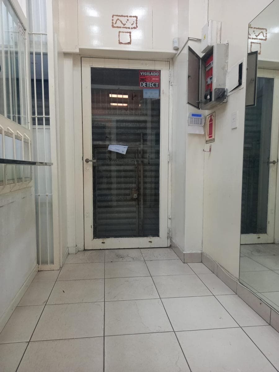 Local Comercial con entre piso en Congreso - 1