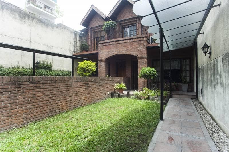 Excelente Casa Duplex 4 ambientes con depend 2 cocheras y pileta en Viel 800 - 1