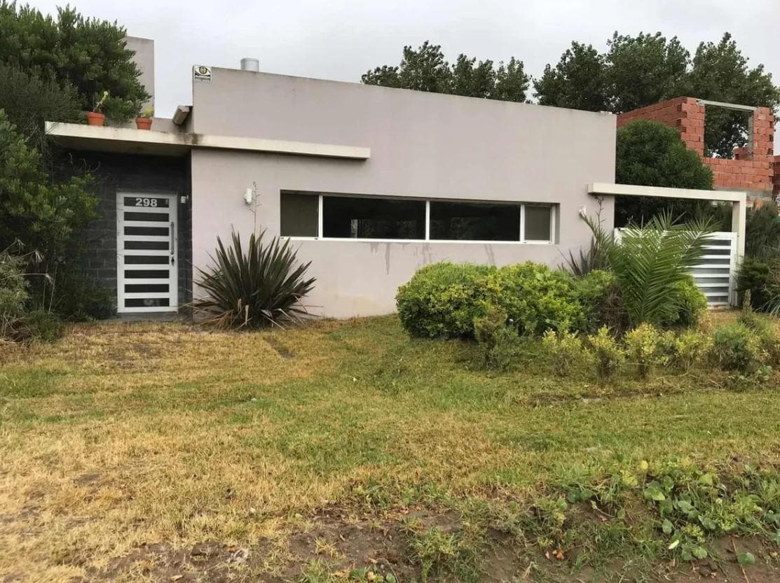 Casa en Venta - 2 dormitorios 2 baños 2 cocheras - 408mts2 - Monte Hermoso - 1